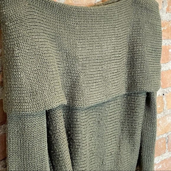 LF - Off The Shoulder Crop Sweater -XS - Picture 4 of 6